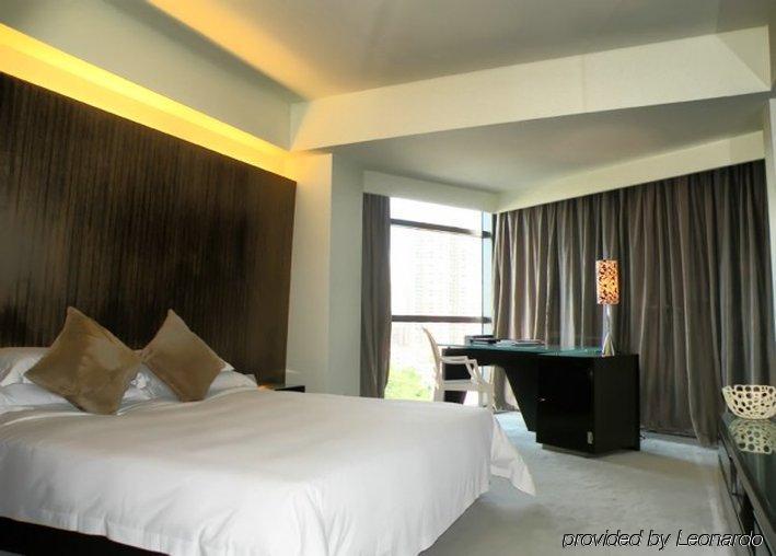 Mehood Lestie International Hotel Zhuhai Lovers Road Branch - Free Breakfast & Free Afternoon Tea & Free Midnight Snack Room photo